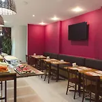 CLH Suites Domingos Ferreira